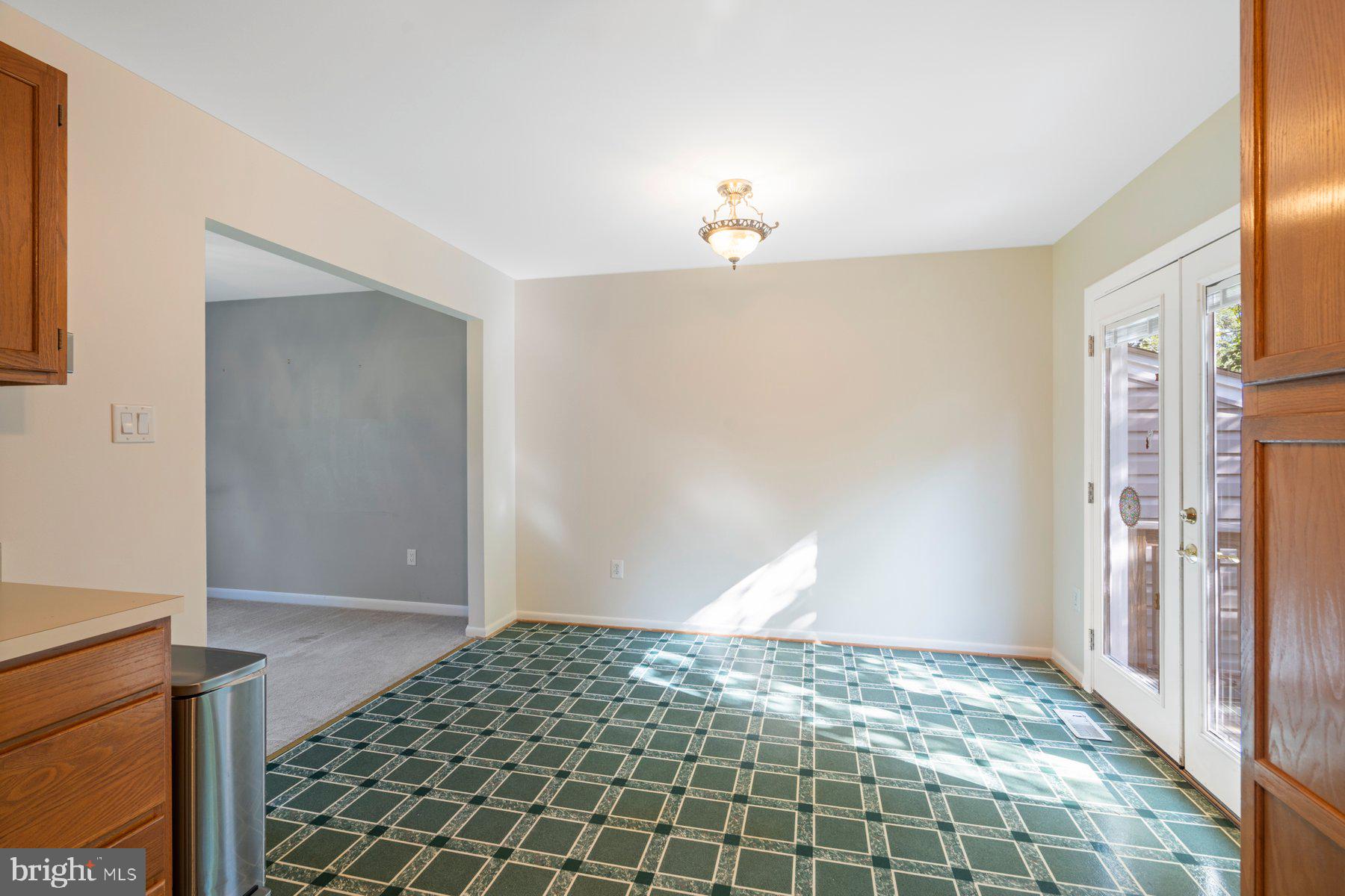 6150 Hunt Club Road Elkridge, MD 21075 - Photo 7 of 35 Eat in kitchen
