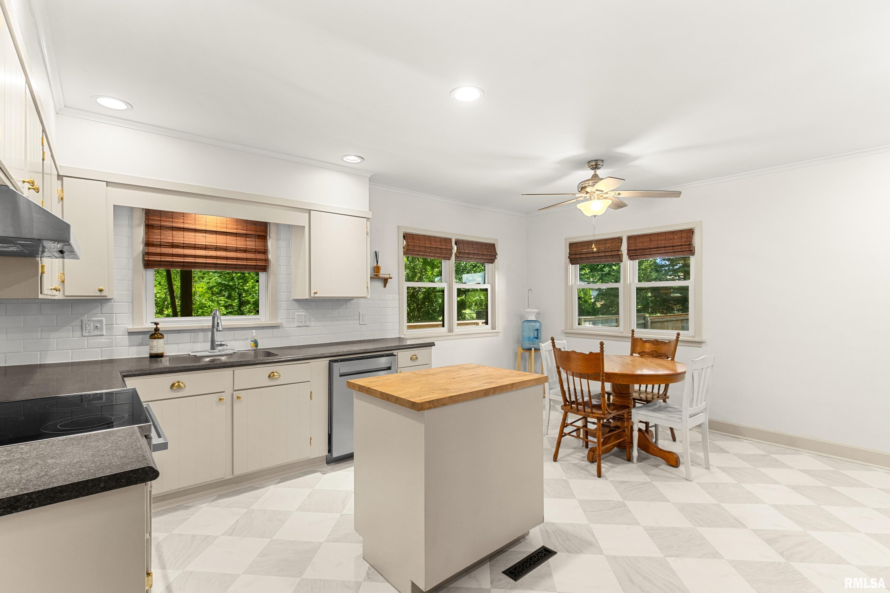305 West Lakeland Road Morton, IL 61550 - Photo 17 of 74 Gallery Image 17