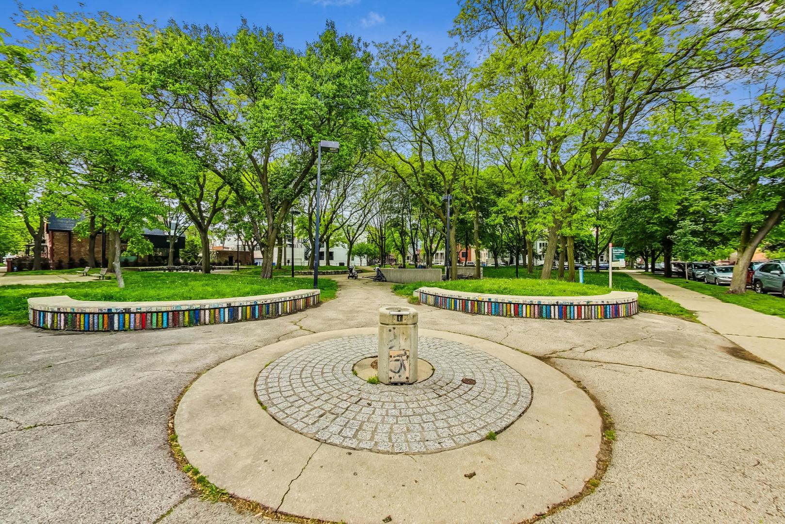 2320 West Belden Avenue Chicago, IL 60647 - Photo 33 of 36 a park view with a entertaining space