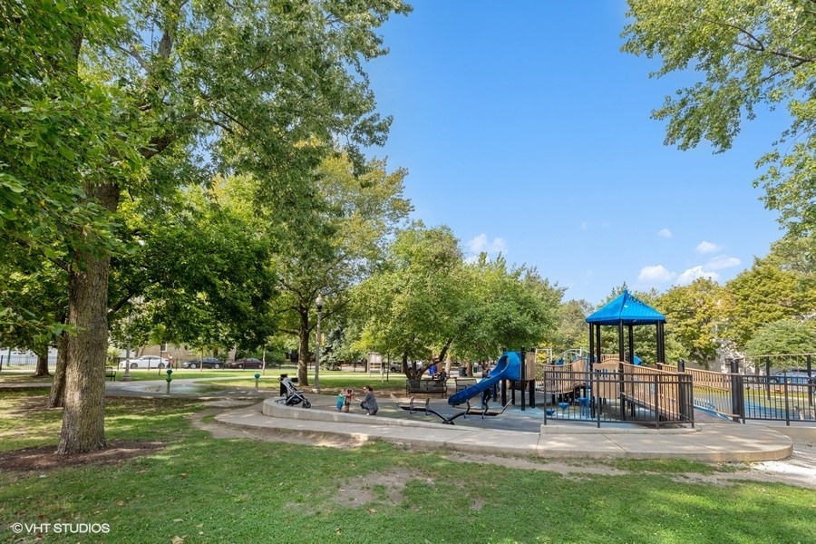 2320 West Belden Avenue Chicago, IL 60647 - Photo 36 of 36 a view of a park with bench