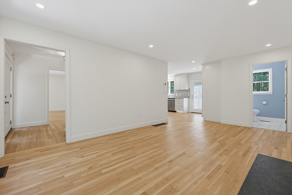 45 Baron Road Franklin, MA 02038 - Photo 4 of 42