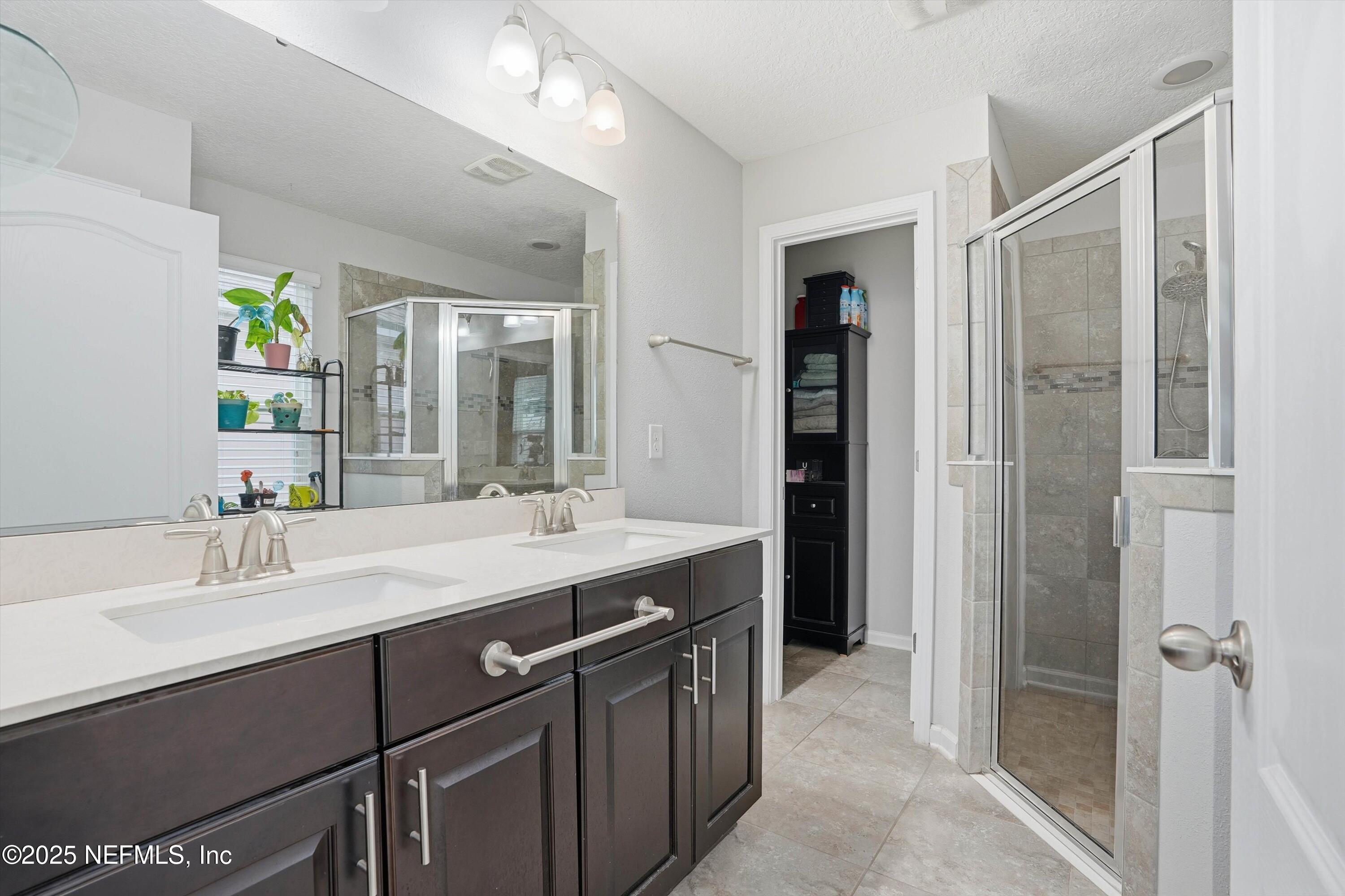 3994 Great Falls Loop Middleburg, FL 32068 - Photo 12 of 30 a bathroom with a sink and a mirror