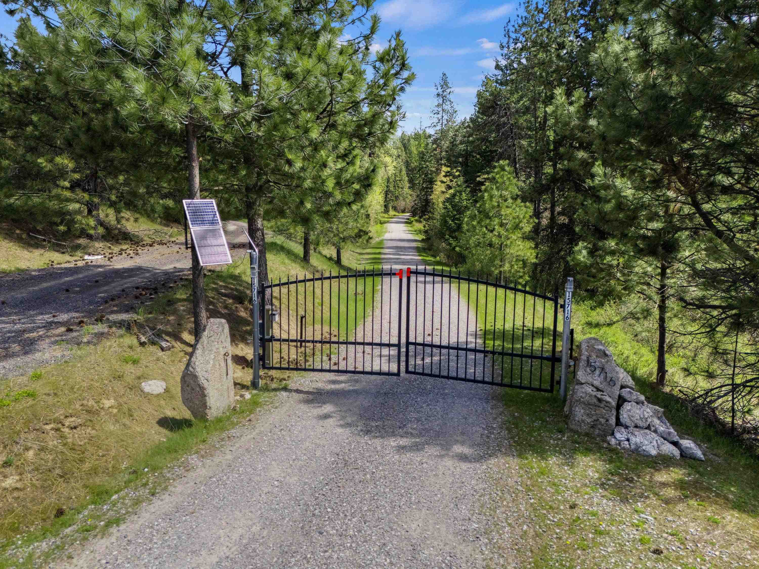 15716 North Scribner Branch Road Spokane, WA 99217 - Photo 4 of 50