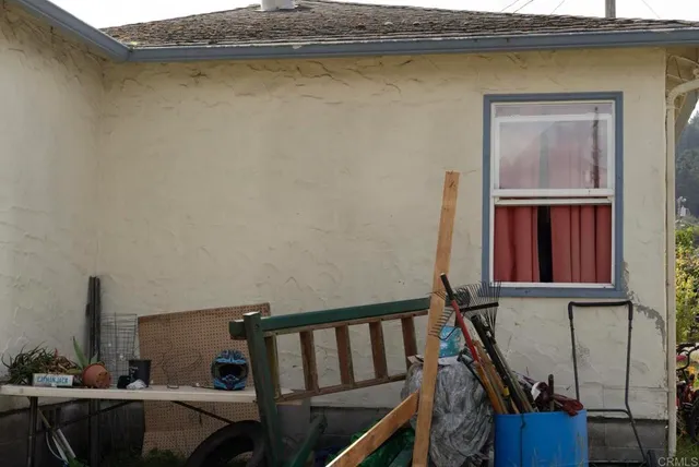 $250,000 | 420 First Avenue, Rio Dell, CA 95562