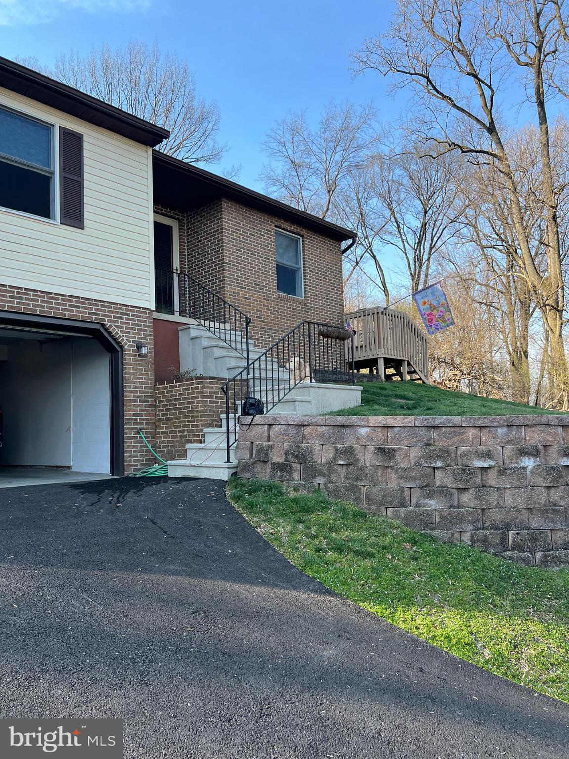 406 Hill Circle Reading, PA 19607 - Photo 4 of 25 Gallery Image 4