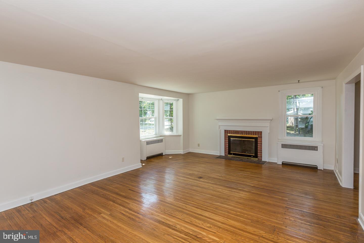 2307 Secane Road Secane, PA 19018 - Photo 4 of 39 Living Room