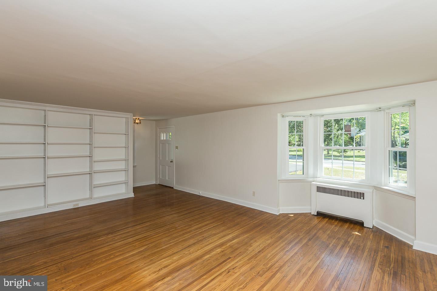 2307 Secane Road Secane, PA 19018 - Photo 5 of 39 Living Room