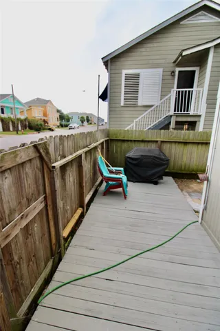 $1,500 | 901 Broadway Avenue J, Unit DOWN, Galveston, TX 77550