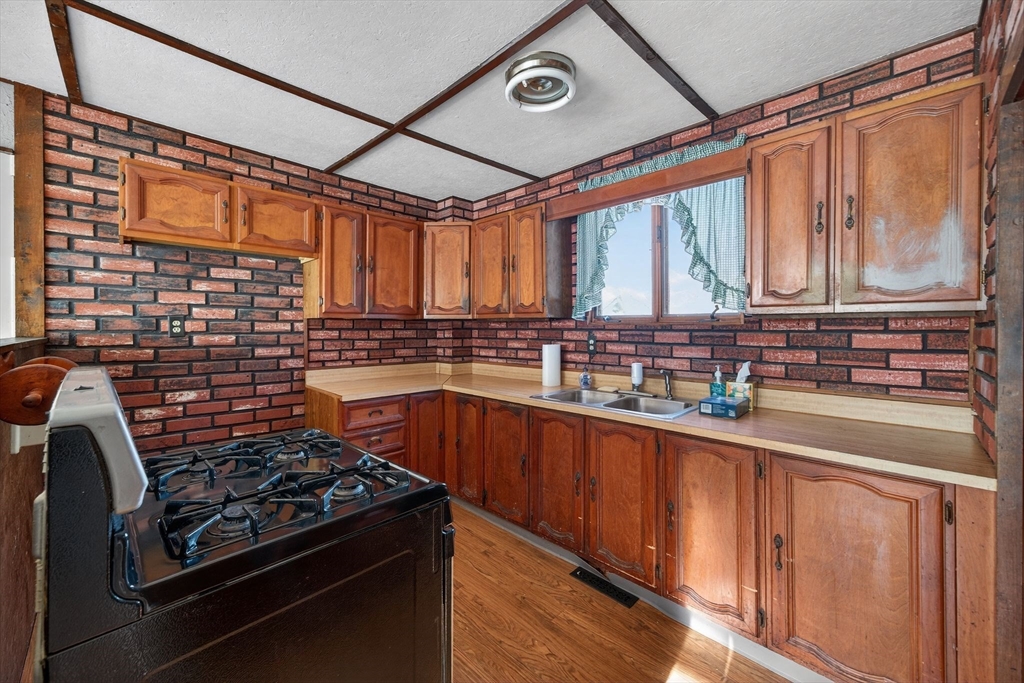 28 Cottage Street Taunton, MA 02780 - Photo 8 of 29