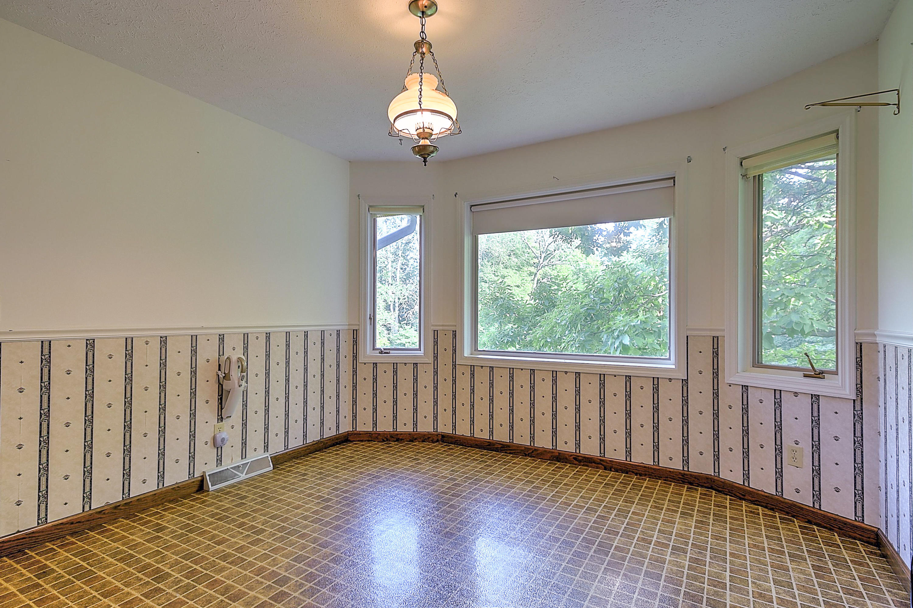 130 Harwood Road Gray, TN 37615 - Photo 9 of 45 130 Harwood Rd-11