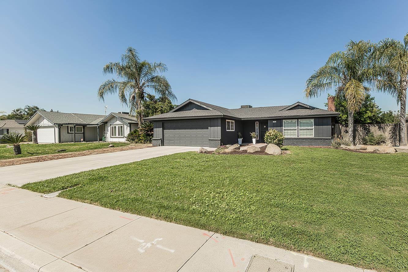 714 East Ann Drive Reedley, CA 93654 - Photo 3 of 43