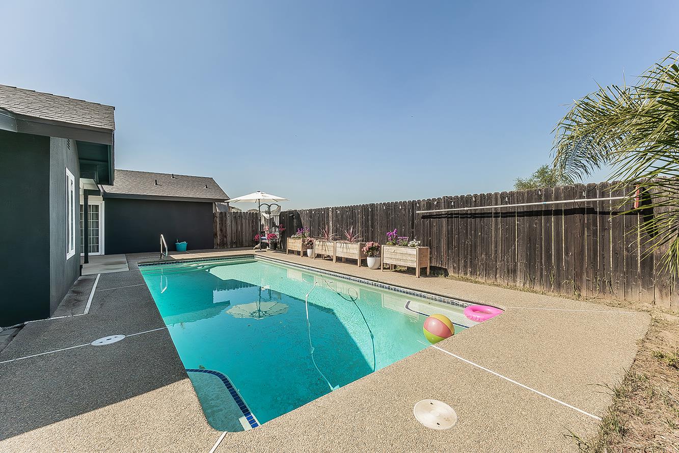 714 East Ann Drive Reedley, CA 93654 - Photo 42 of 43