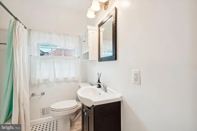 $4,150 | 6124 12th Road North, Arlington, VA 22205