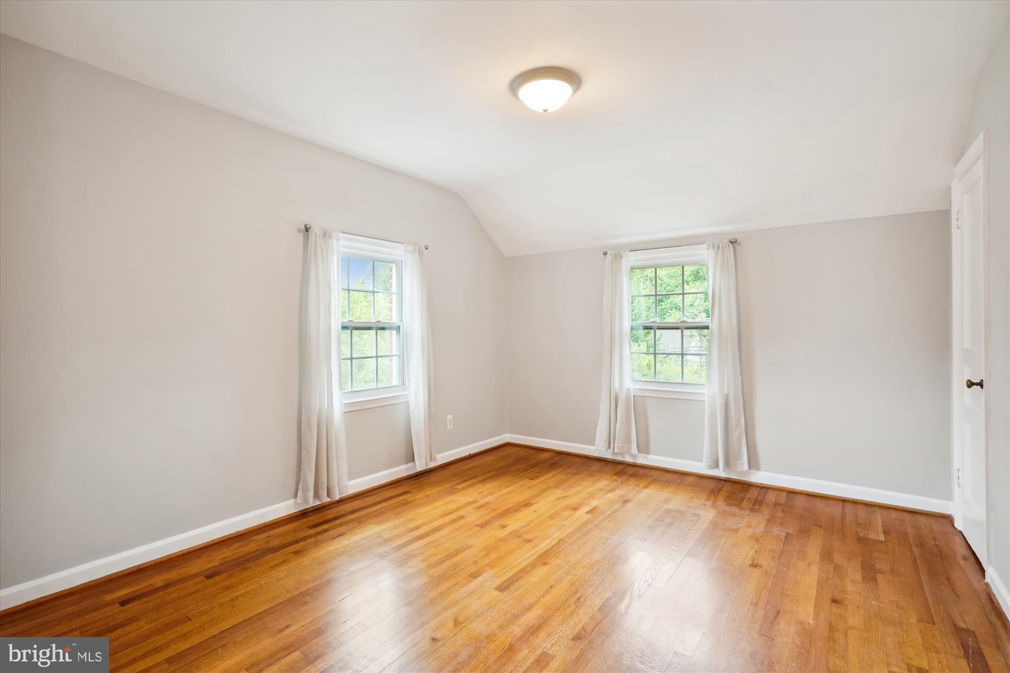 6124 12th Road North Arlington, VA 22205 - Photo 17 of 34 Primary bedroom with natural light.