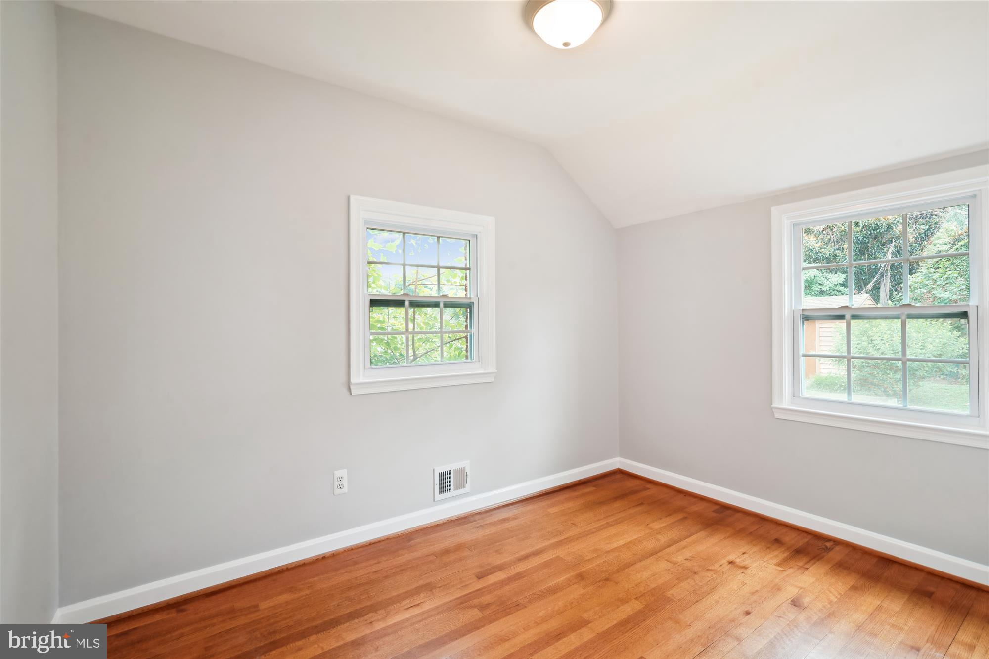 6124 12th Road North Arlington, VA 22205 - Photo 20 of 34 2nd bedroom with natural light.