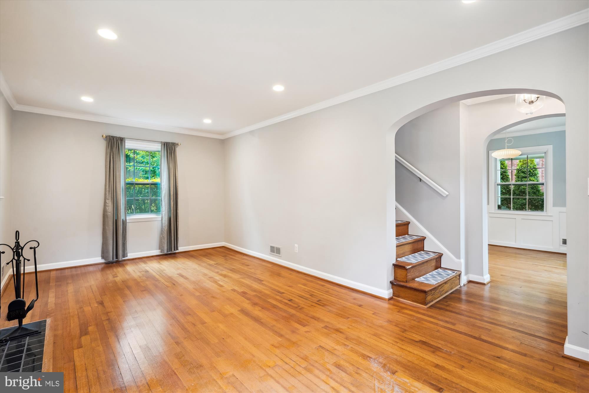 6124 12th Road North Arlington, VA 22205 - Photo 6 of 34 Main level living area.