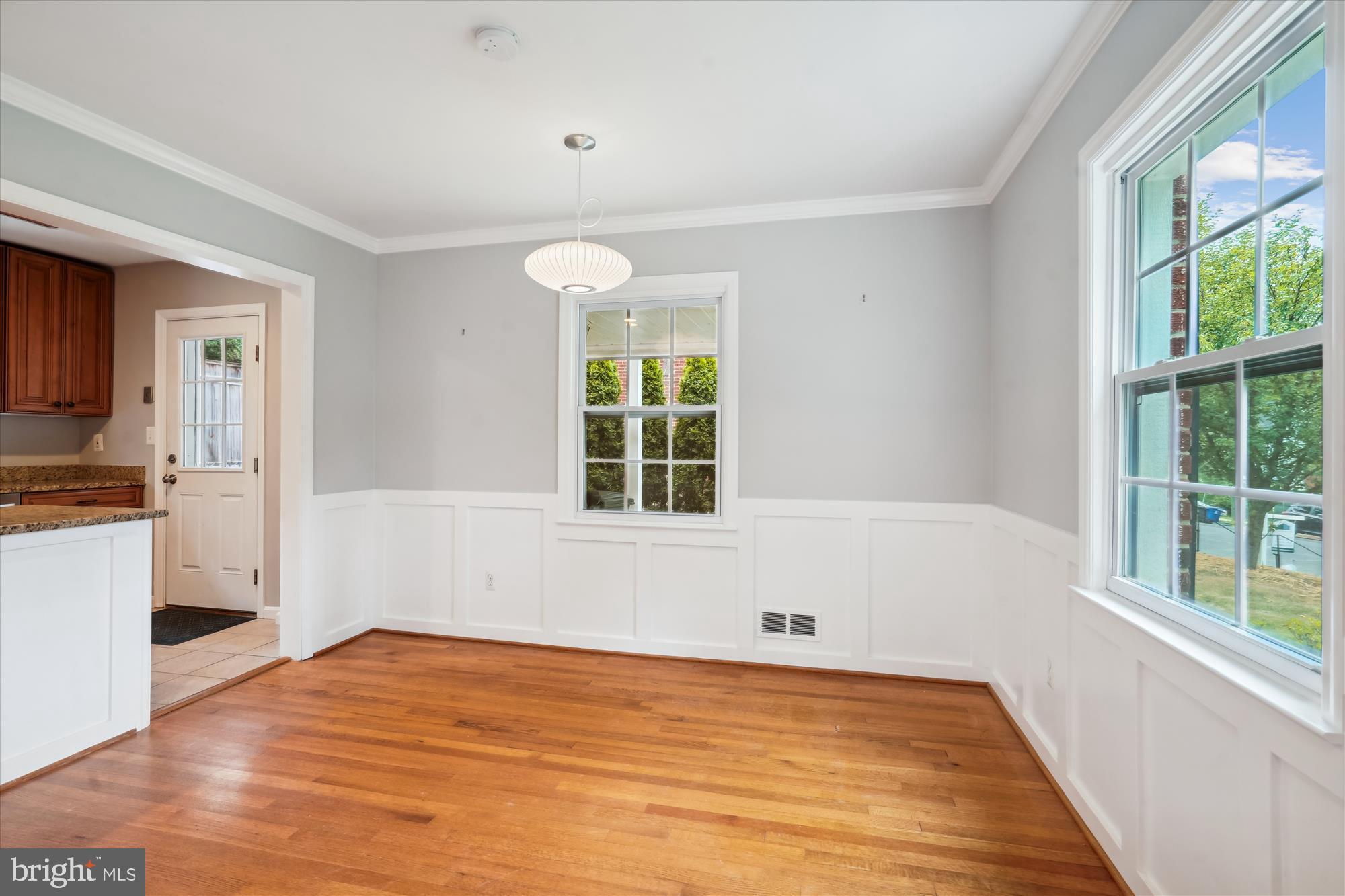 6124 12th Road North Arlington, VA 22205 - Photo 8 of 34 Dining space with charm.