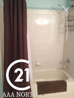 1877 Flagstone Circle Rochester, MI 48307 - Photo 17 of 21 31246456-16.JPG
