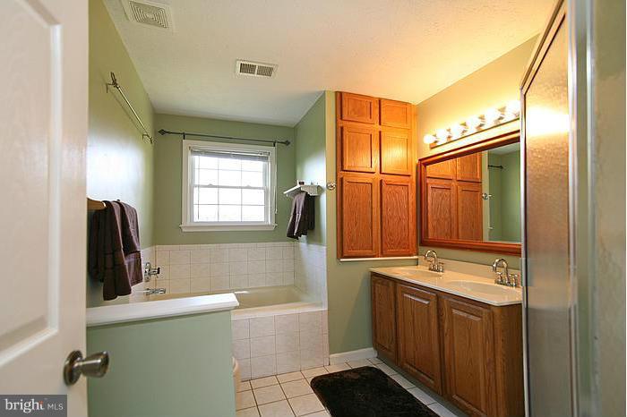 4120 Salem Bottom Road Westminster, MD 21157 - Photo 23 of 26 Bath (Master)