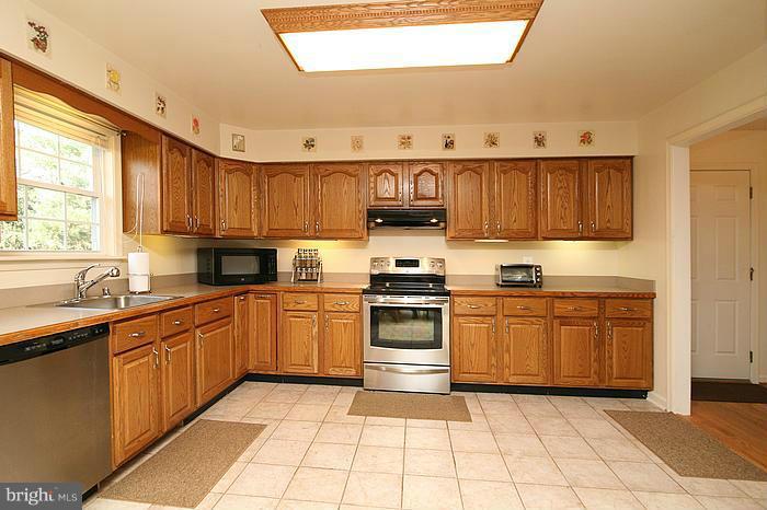 4120 Salem Bottom Road Westminster, MD 21157 - Photo 5 of 26 Kitchen