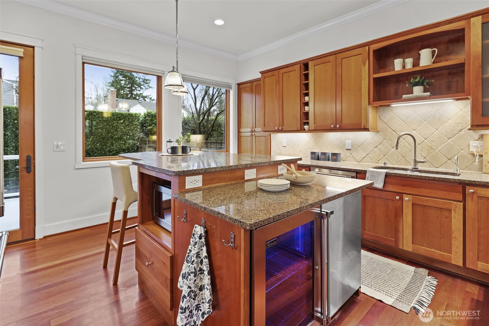 3710 Northeast 41st Street Seattle, WA 98105 - Photo 12 of 40