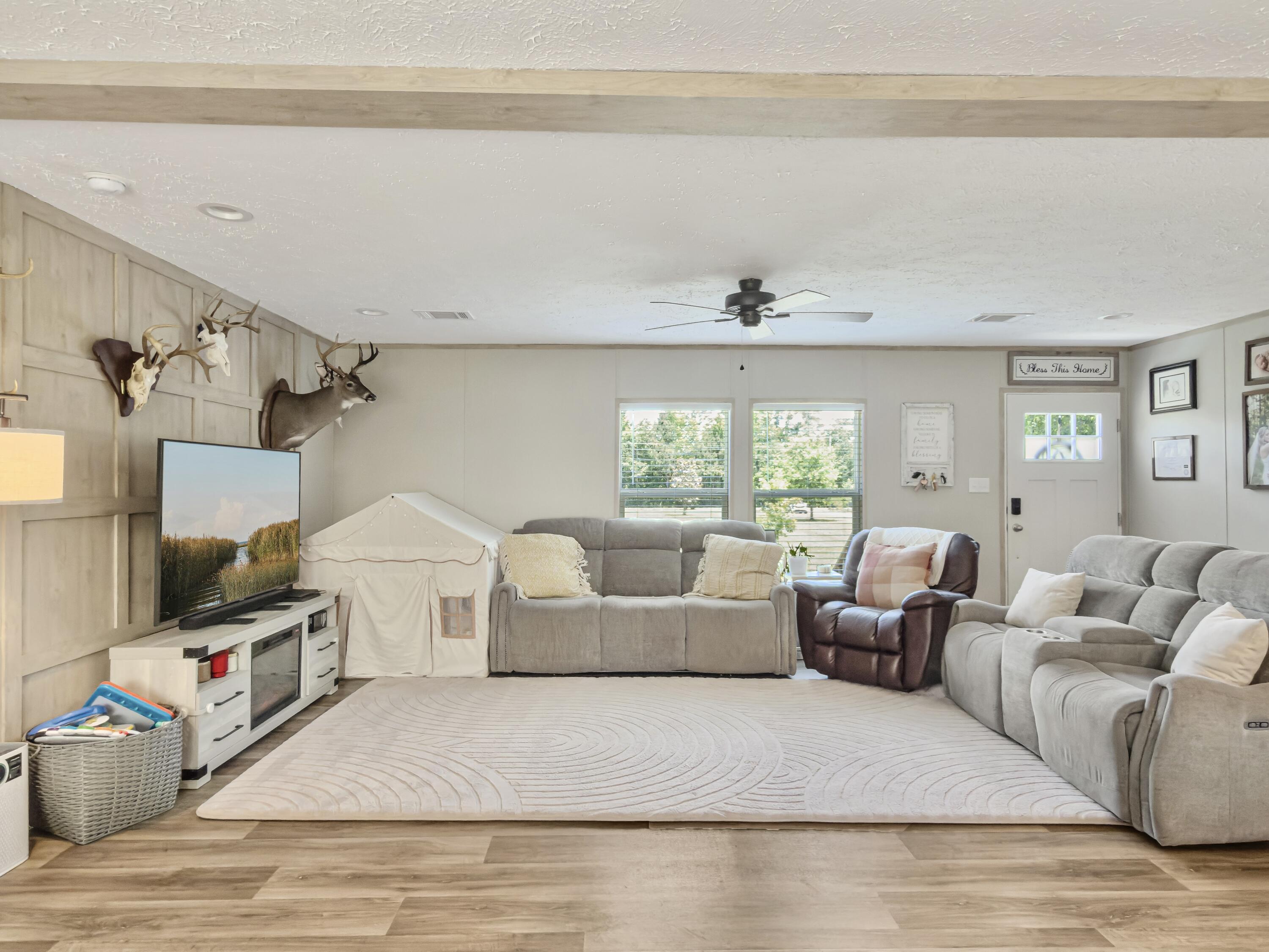 679 Campbell Road Ridgeville, SC 29472 - Photo 9 of 34 Living Room
