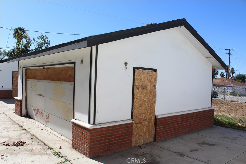 2586 University Avenue Riverside, CA 92507 - Photo 6 of 7 a view of a entryway door of the house