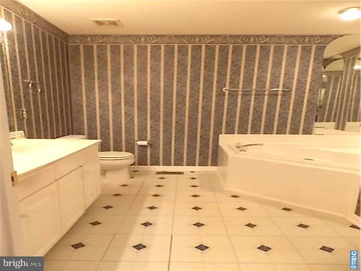 35 Threadleaf Terrace Burlington Township, NJ 08016 - Photo 9 of 12 Master Bathroom