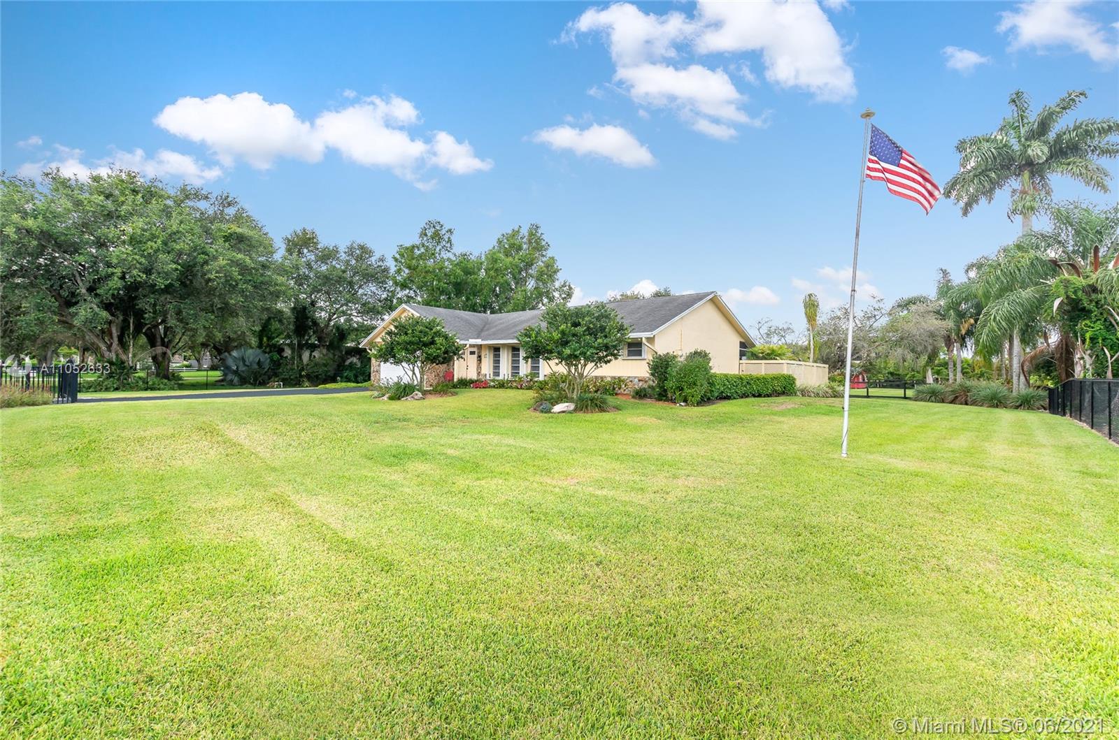 5611 Southwest 196th Lane Southwest Ranches, FL 33332 - Photo 2 of 31