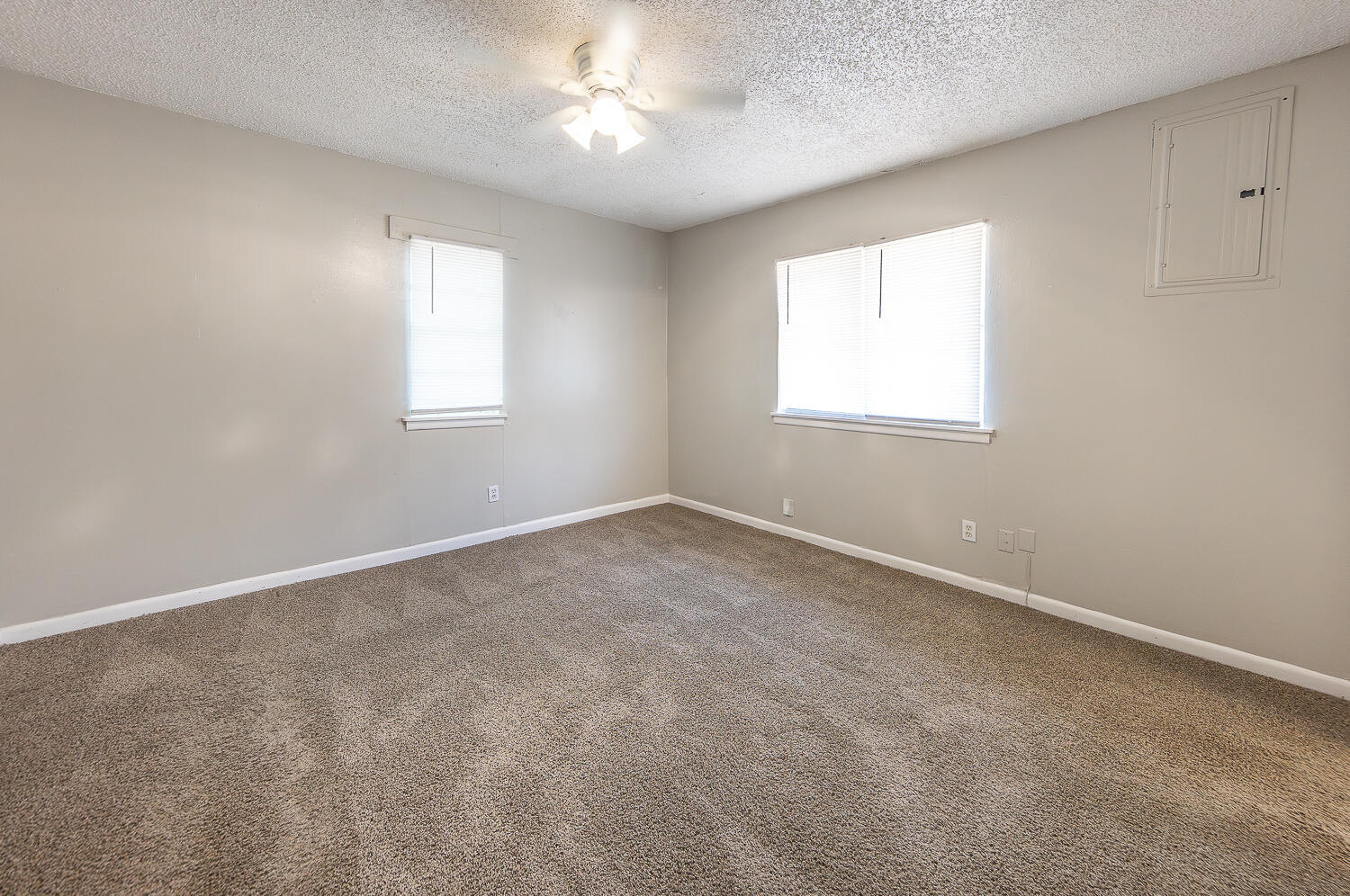 5005 39th Street Lubbock, TX 79414 - Photo 9 of 23 2L9A1538