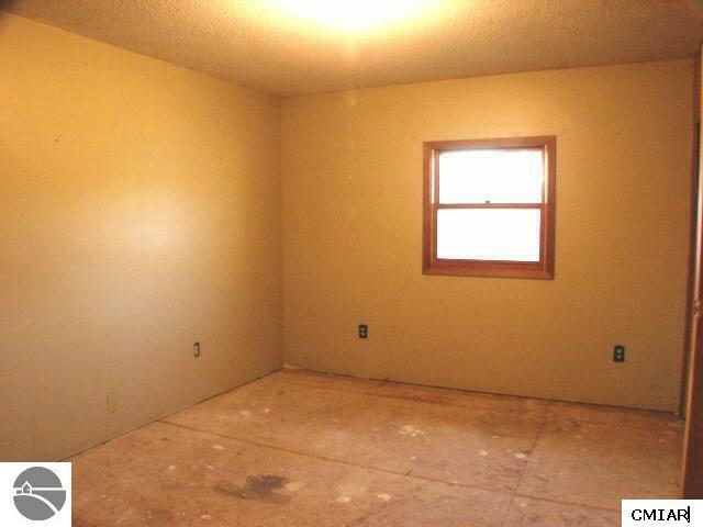 9670 West Tyler Road Sumner, MI 48889 - Photo 9 of 9 1767022-8.JPG