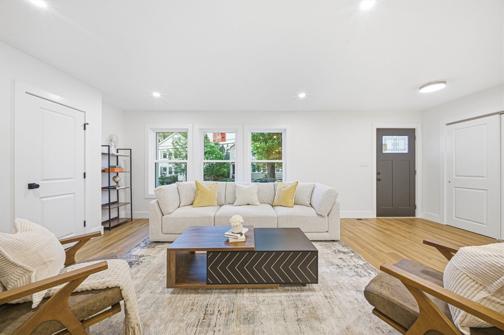 52 Rangeley Road, Unit 52 Newton, MA 02465 - Photo 4 of 41