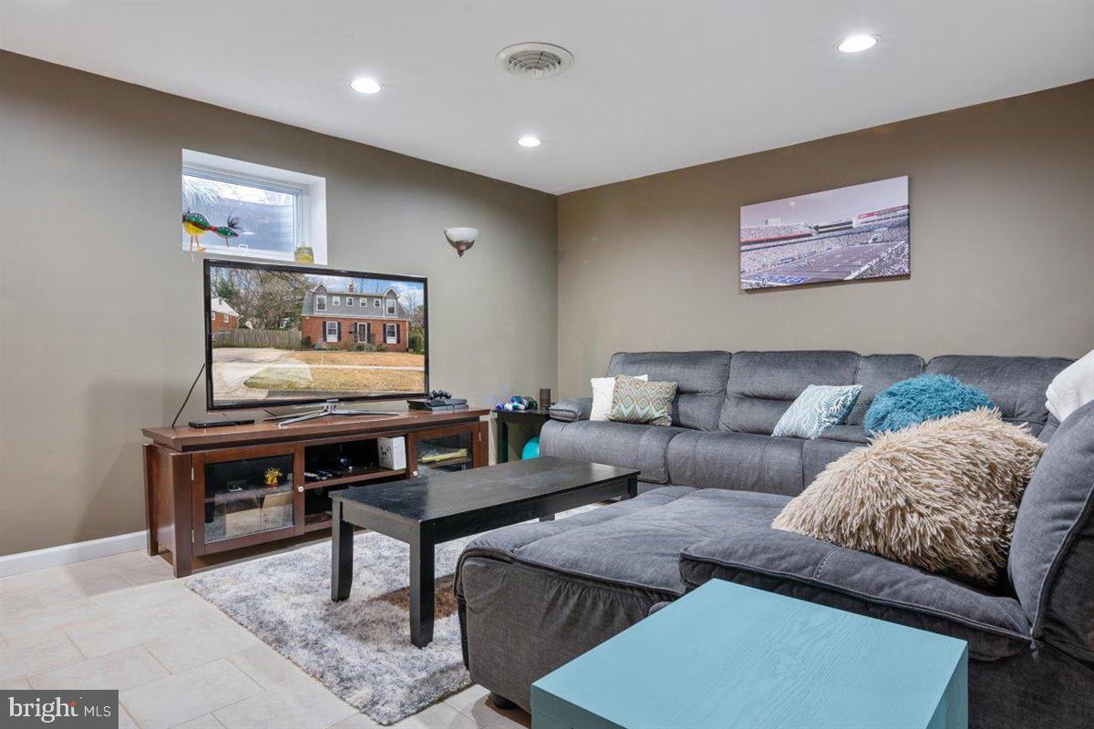 714 Kerwin Road Silver Spring, MD 20901 - Photo 27 of 34