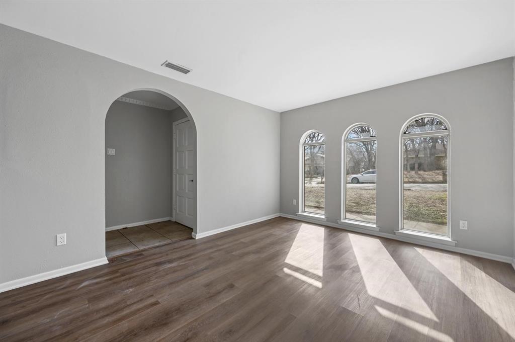 660 Springhill Drive Hurst, TX 76054 - Photo 4 of 24