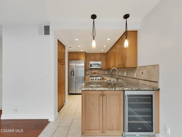 $619,000 | 6442 Twin Cir Lane, Unit 6, Simi Valley, CA 93063