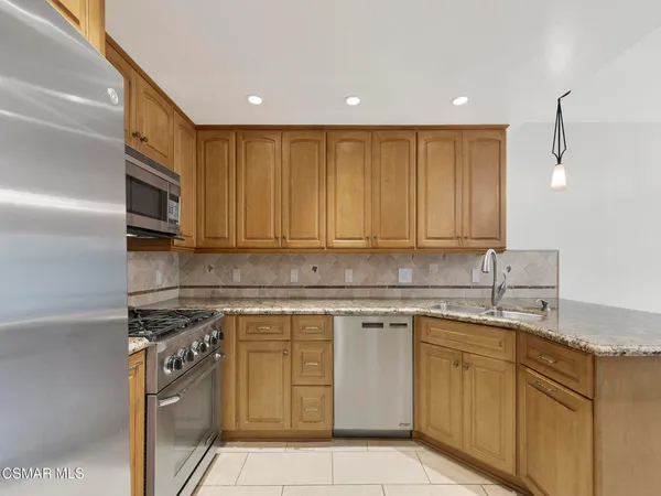 $619,000 | 6442 Twin Cir Lane, Unit 6, Simi Valley, CA 93063