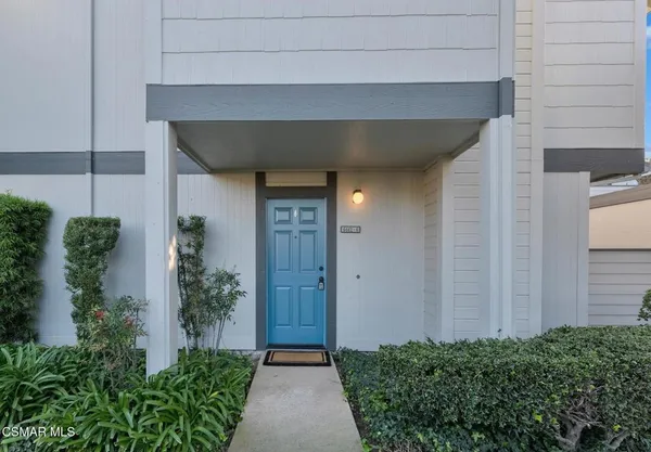 $619,000 | 6442 Twin Cir Lane, Unit 6, Simi Valley, CA 93063