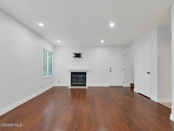 $619,000 | 6442 Twin Cir Lane, Unit 6, Simi Valley, CA 93063
