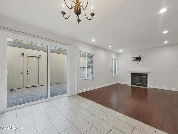 $619,000 | 6442 Twin Cir Lane, Unit 6, Simi Valley, CA 93063