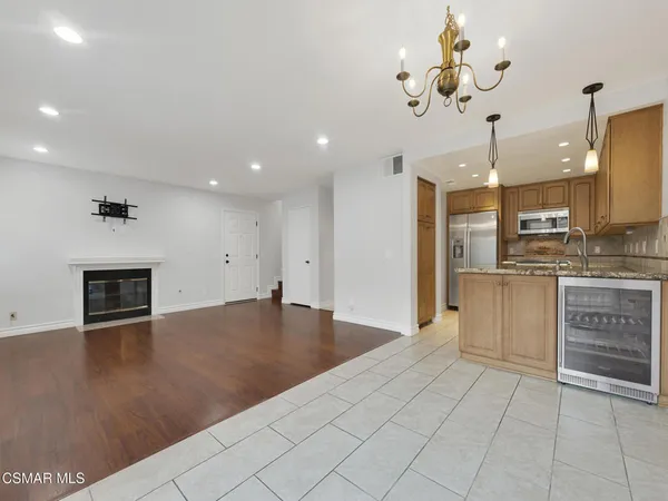 $619,000 | 6442 Twin Cir Lane, Unit 6, Simi Valley, CA 93063