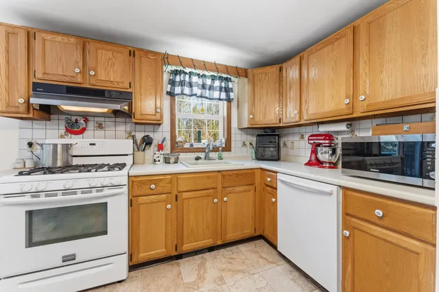 $319,999 | 28 Marden Road, Readfield, ME 04355