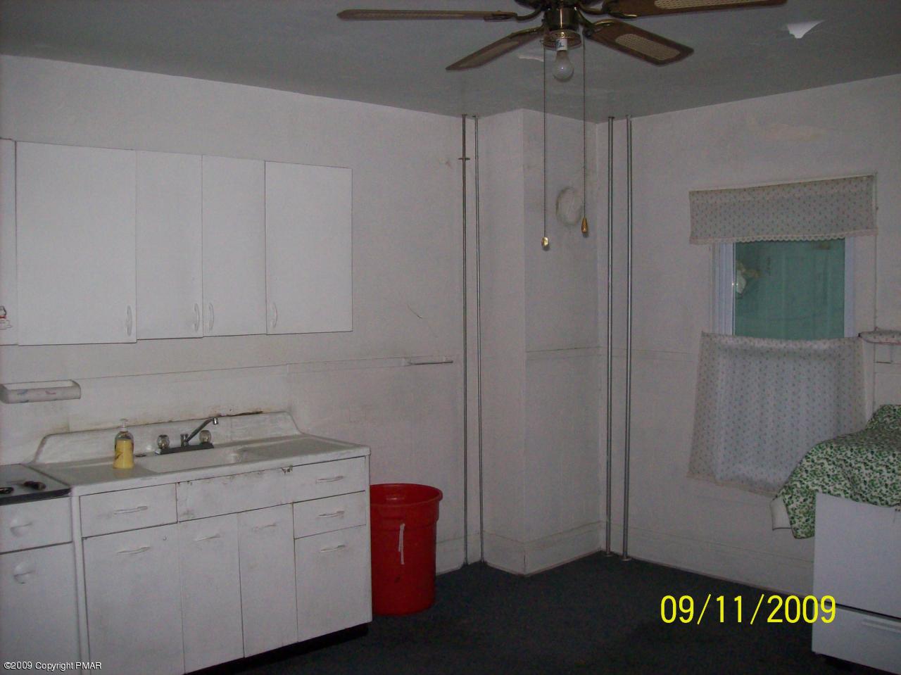 347 West Ridge Street Lansford, PA 18232 - Photo 4 of 11 Kitchen