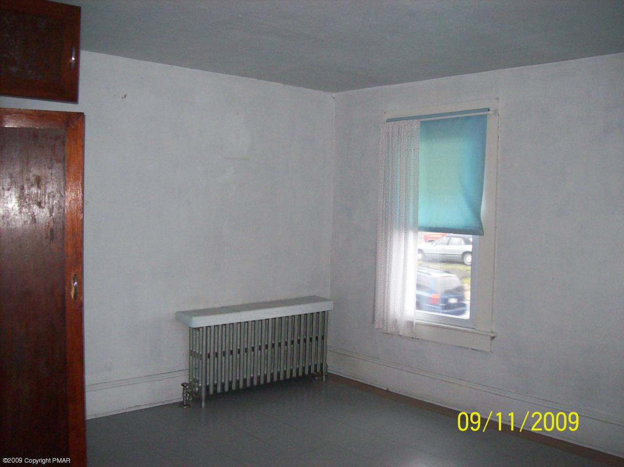 347 West Ridge Street Lansford, PA 18232 - Photo 5 of 11 Master Bedroom