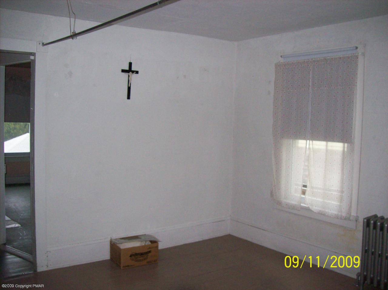 347 West Ridge Street Lansford, PA 18232 - Photo 6 of 11 Bedroom 2