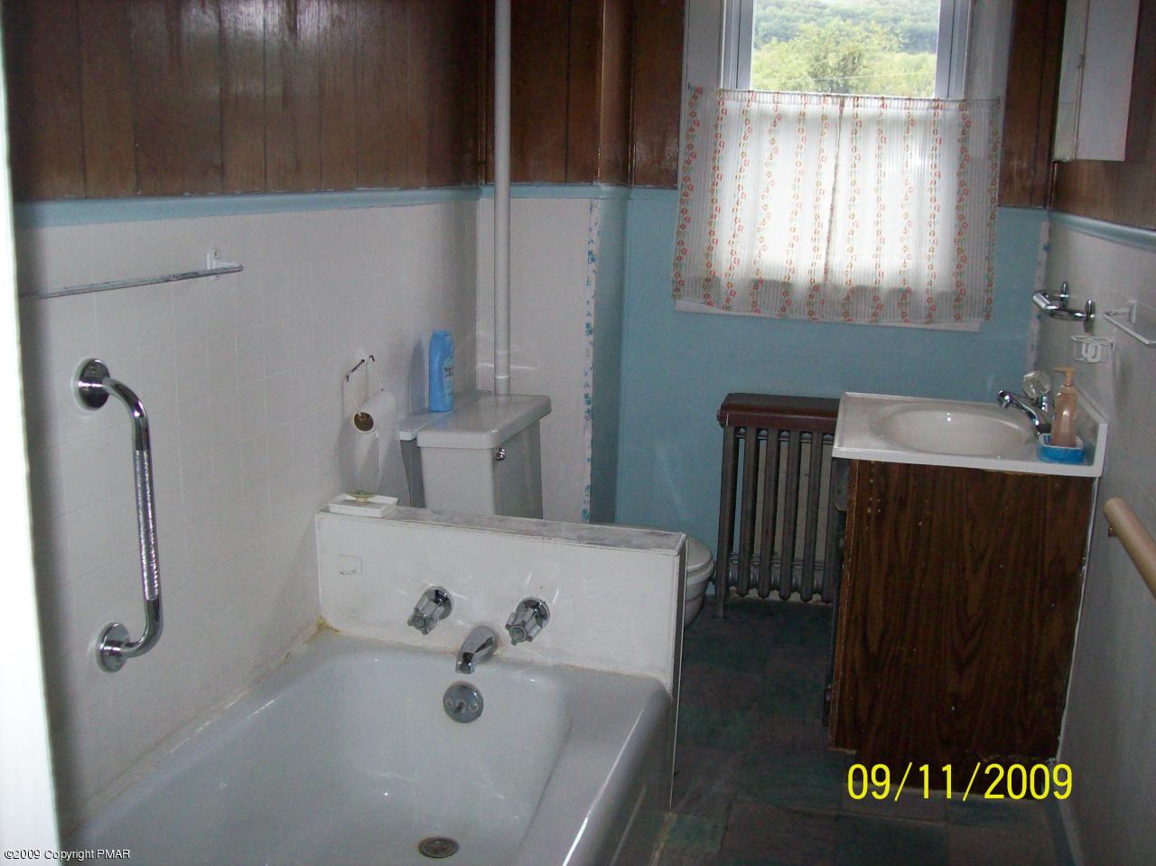 347 West Ridge Street Lansford, PA 18232 - Photo 8 of 11 Bathroom
