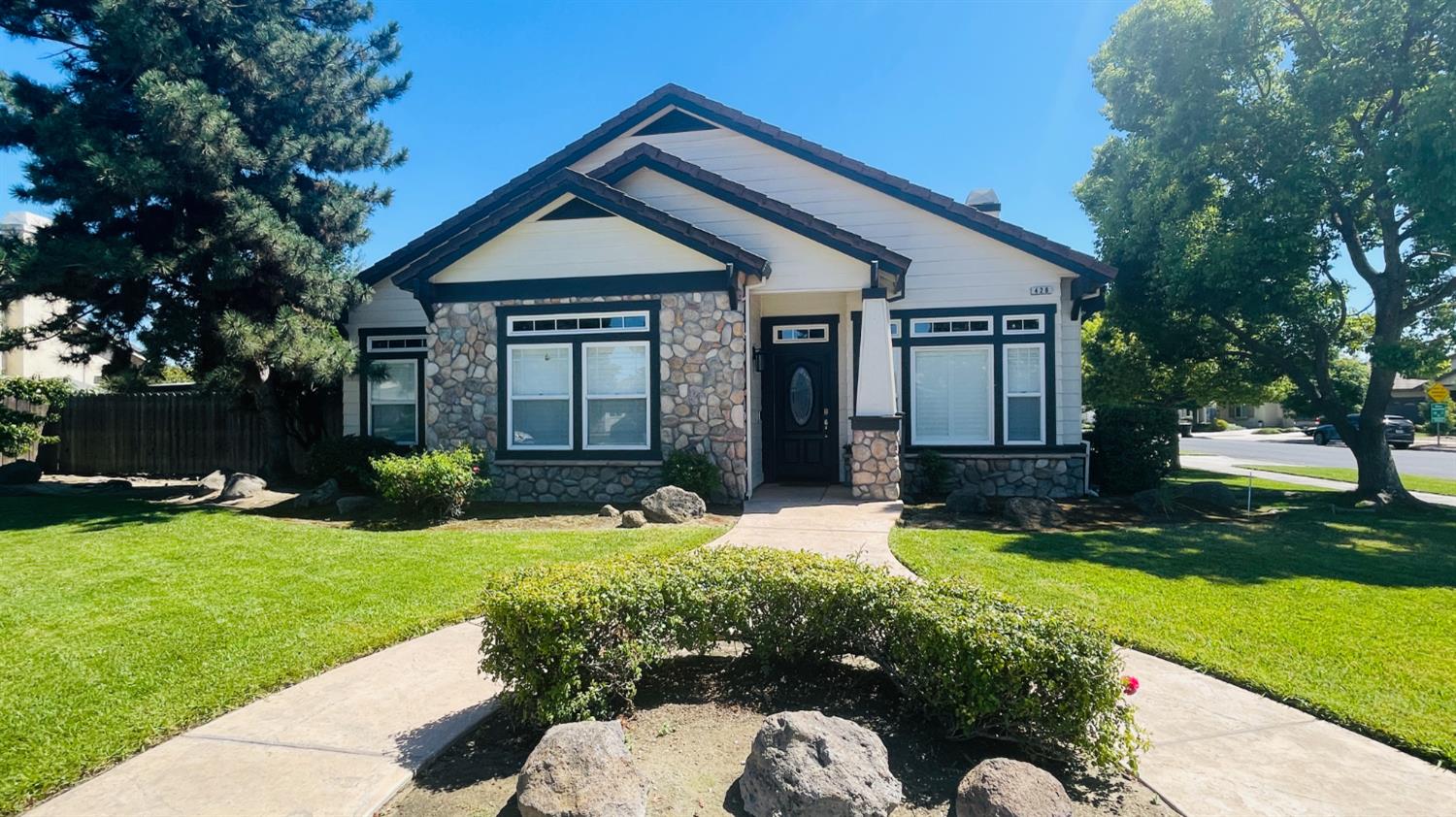428 East Milgeo Road Ripon, CA 95366 - Photo 2 of 39