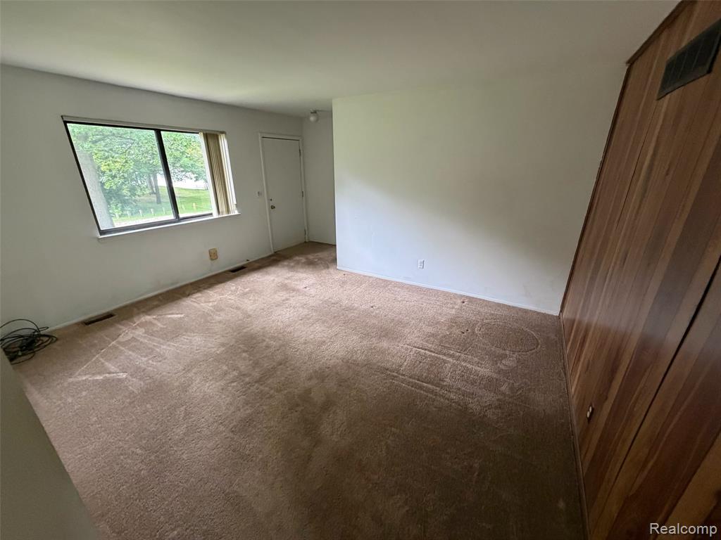 718 West Baker Road Highland, MI 48357 - Photo 2 of 7