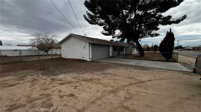 $2,200 | 13393 Cahuenga Road, Victorville, CA 92392