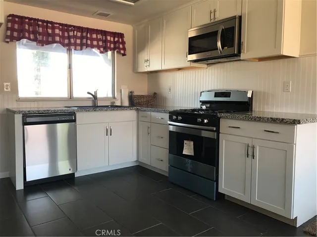 $2,200 | 13393 Cahuenga Road, Victorville, CA 92392