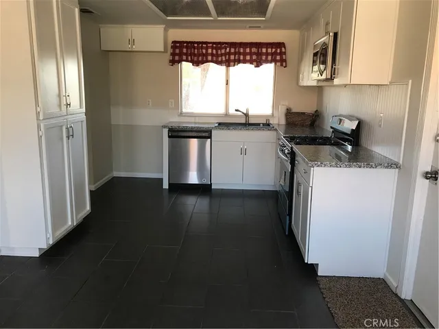 $2,200 | 13393 Cahuenga Road, Victorville, CA 92392